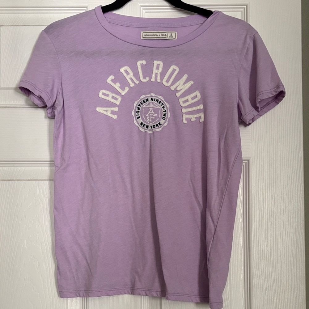 Abercrombie & Fitch Lavender Short Sleeve Tee
